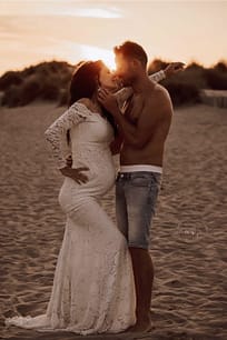 Femme allongée sur le sable couché de soleil Azemard Stéphanie photgraphe