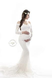 Photo de grossesse avec robe de grossesse mariage réalisé par Azemard Stéphanie photographe dans le Gard