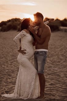 Femme allongée sur le sable couché de soleil Azemard Stéphanie photgraphe