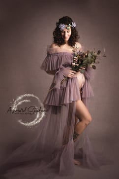 Robe de grossesse pour séance photo en studio 8 mois par Azémard Stéphanie photographe spécialiste maternité et nouveau-né dans le Gard