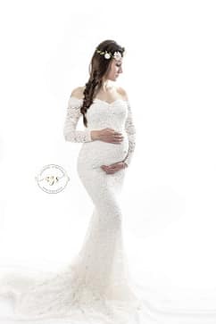 Photo de grossesse avec robe de grossesse mariage réalisé par Azemard Stéphanie photographe dans le Gard