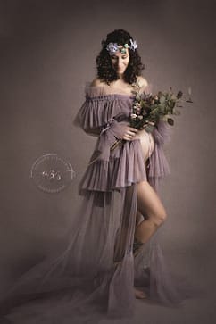 Séance photo grossesse avec robe katarina réalisé par Azemard Stéphanie photographe maternité Montpellier