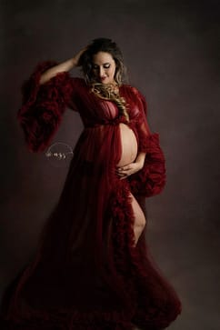 Photo artistique robe rouge tulle maternité grossesse Azemard Stéphanie photographe Montpellier