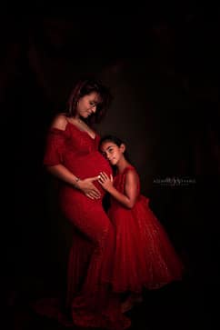 Séance-maternité-mére-fille-robe-Kamaprops-studio-photo-Azemard-Stéphanie-Photographe-spécialiste-Montpellier