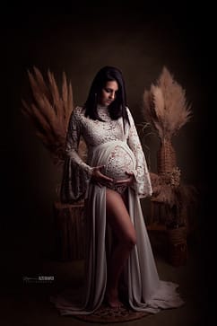 Séance-maternité-studio-pampa-robe-bohème-Azemard-Stéphanie-specialiste-de-la-photo-de-grossesse-à-Montpellier