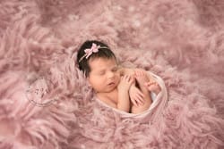 Photo de bébé émotion réalisé par la photographe Stéphanie Azémard photographe sur Montpellier