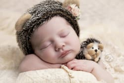 Shooting nouveau né herisson lovely smile création par Azemard Stéphanie photographe Montpellier Gard Hérault