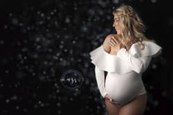 Photo de grossesse studio par Azemard Stéphanie photographe Montpellier