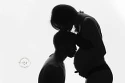 Séance grossesse en studio robe volante par Azemard Stéphanie photographe sur Gard