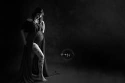 Shooting de maternité robe en dentelle noir et blanc studio photo Azemard Stéphanie photographe Gard Hérault Montpellier Nîmes