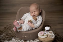 Meilleur photographe nouveau -né et grossesse montpellier réalisé par Azémard Stéphanie