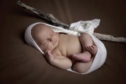 Meilleur photographe nouveau -né et maternité Montpellier réalisé par Azémard Stéphanie