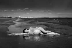 Photo d'une séance maternité au Grand Travers à la Grande Motte par Azemard Stéphanie, meilleur photographe de Montpellier