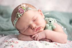 azemard stéphanie photographe montpellier nouveau ne head band et ourson lovely smile création