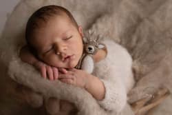 Bébé-ensemble-beige-1-mois-azemard-stephanie-photographe-montpellier