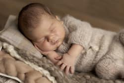 Nouveau-né clinique Saint roch Montpellier Azemard Stéphanie photographe