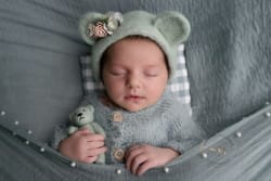 seance-en-studio-nouveau-ne-fille-azemard-stephanie-photographe-herault-naissance