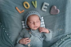 Shooting-nouveau-né-le-plus-merveilleux-du-monde-par-Azemard-Stéphanie-photographe-Montpellier-Gard-Hérault