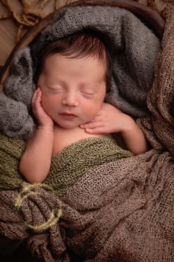 séance nouveau-né garçon en studio Azemard Stéphanie photographe Montpellier