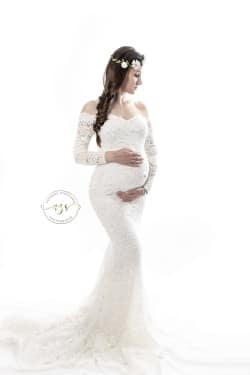 Photo de grossesse avec robe de grossesse mariage réalisé par Azemard Stéphanie photographe dans le Gard